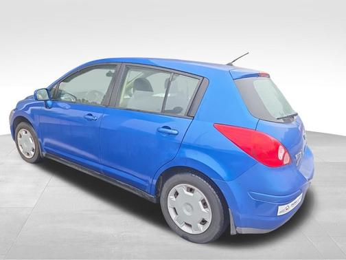 Blue 2007 Nissan Versa S