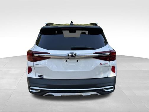 Clear White/Black Roof 2021 Kia Seltos S Turbo