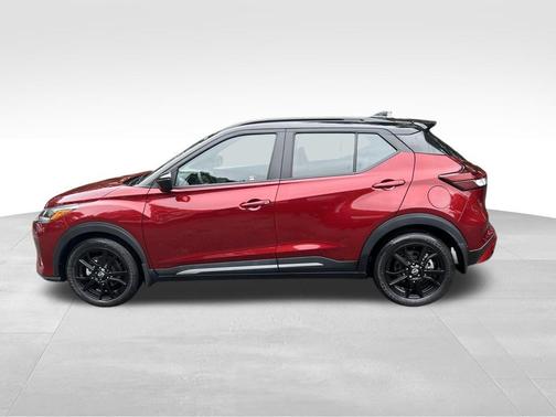 2022 Nissan Kicks SR