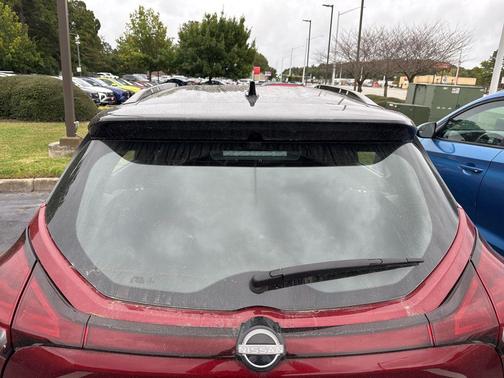 2022 Nissan Kicks SR