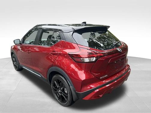 2022 Nissan Kicks SR