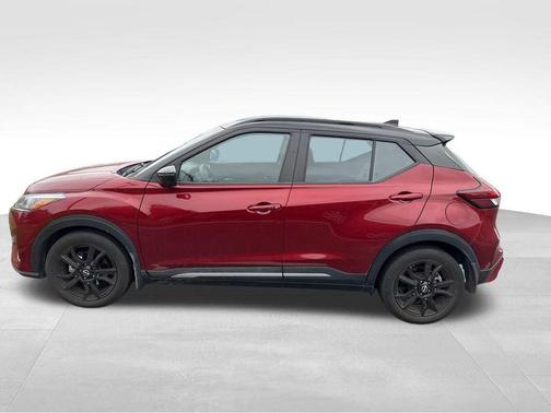 2022 Nissan Kicks SR