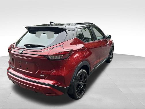 2022 Nissan Kicks SR