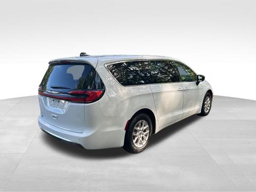 Bright White Clearcoat 2024 Chrysler Pacifica Touring L
