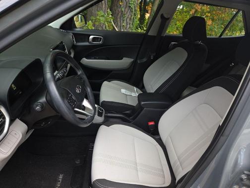 2023 Hyundai VENUE SEL