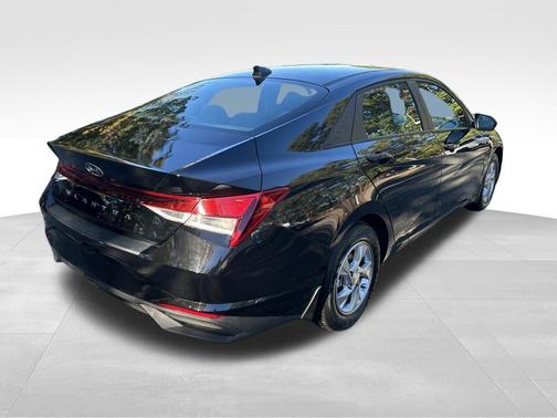 2023 Hyundai ELANTRA SE