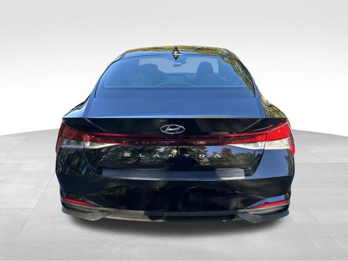 2023 Hyundai ELANTRA SE