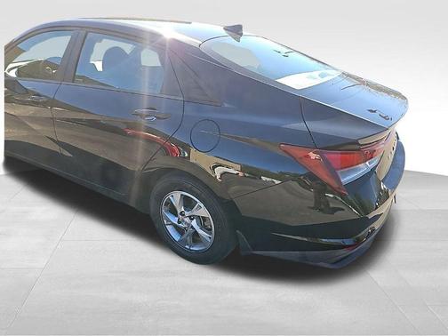 2023 Hyundai ELANTRA SE