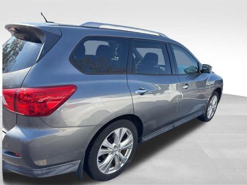 2018 Nissan Pathfinder SL