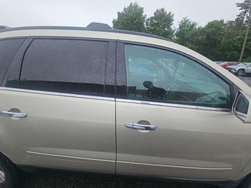 Champagne Silver Metallic 2015 Chevrolet Traverse 1LT