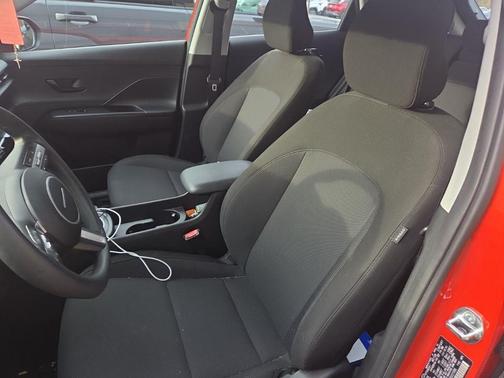 2025 Hyundai KONA SE