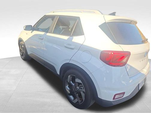 2022 Hyundai VENUE SEL