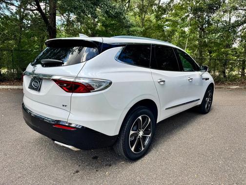 2022 Buick Enclave Essence
