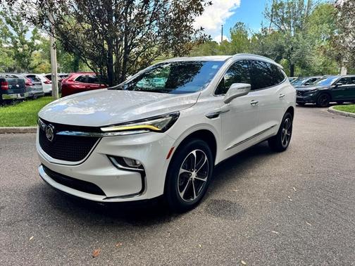 2022 Buick Enclave Essence