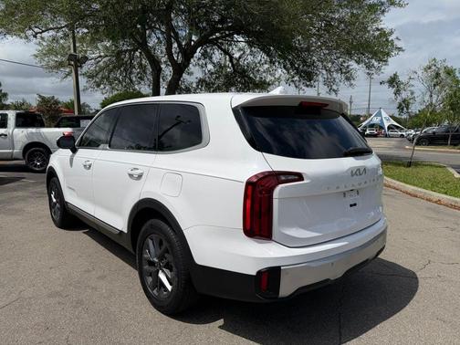 2024 Kia Telluride LX