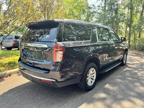2023 Chevrolet Suburban LT