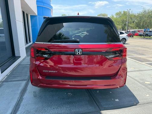 Radiant Red Metallic II 2026 Honda Odyssey EX-L