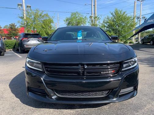 Photo 2 of 36 of 2021 Dodge Charger SXT