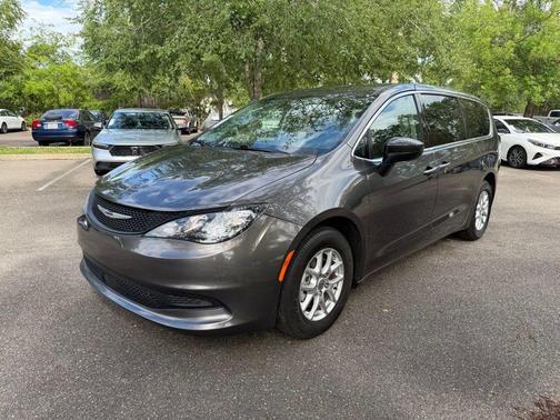 Crystal Metallic 2023 Chrysler Voyager LX