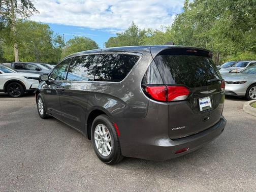 Crystal Metallic 2023 Chrysler Voyager LX