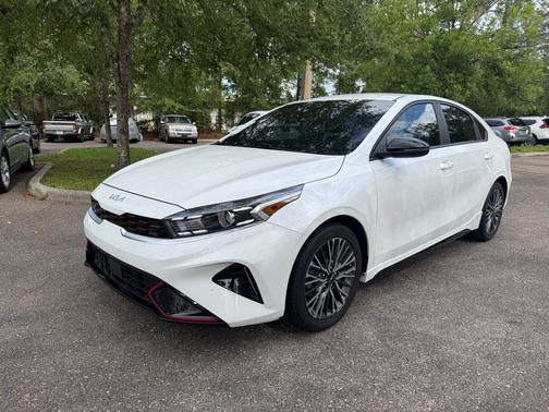 Snow White Pearl 2024 Kia Forte GT-Line