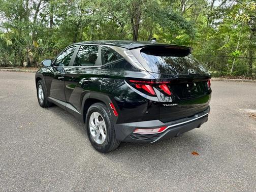 2022 Hyundai TUCSON SE