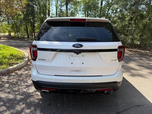White Platinum Clearcoat Metallic 2017 Ford Explorer sport
