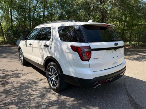 White Platinum Clearcoat Metallic 2017 Ford Explorer sport