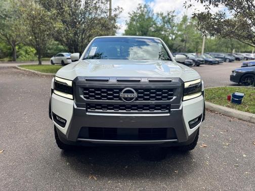 2025 Nissan Frontier SL
