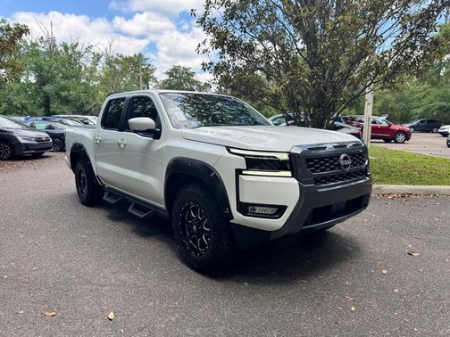 2025 Nissan Frontier SL