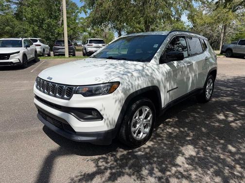 Bright White Clearcoat 2024 Jeep Compass Latitude