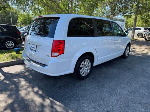 White 2018 Dodge Grand Caravan SE