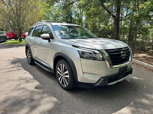 2022 Nissan Pathfinder Platinum