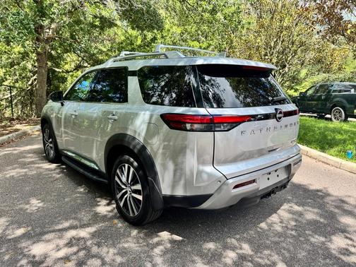 2022 Nissan Pathfinder Platinum