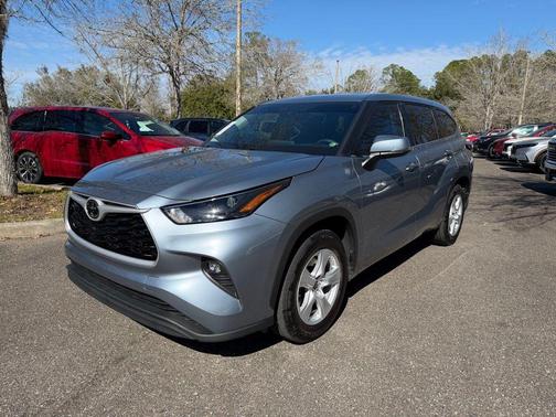 2022 Toyota Highlander LE