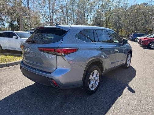 2022 Toyota Highlander LE