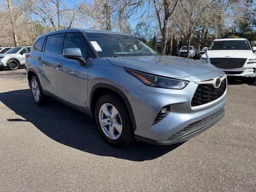 2022 Toyota Highlander LE