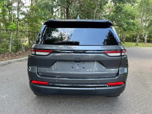 2022 Jeep Grand Cherokee Altitude