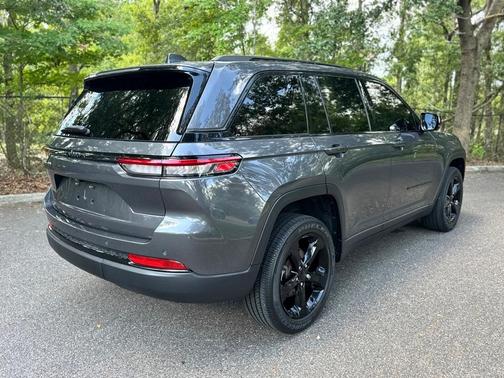 2022 Jeep Grand Cherokee Altitude