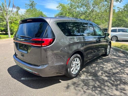 2022 Chrysler Pacifica Touring-L