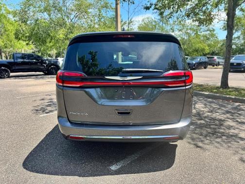 2022 Chrysler Pacifica Touring-L