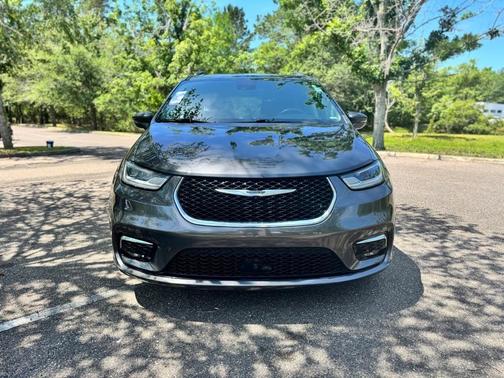 2022 Chrysler Pacifica Touring-L