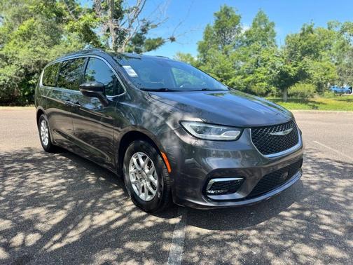 2022 Chrysler Pacifica Touring-L