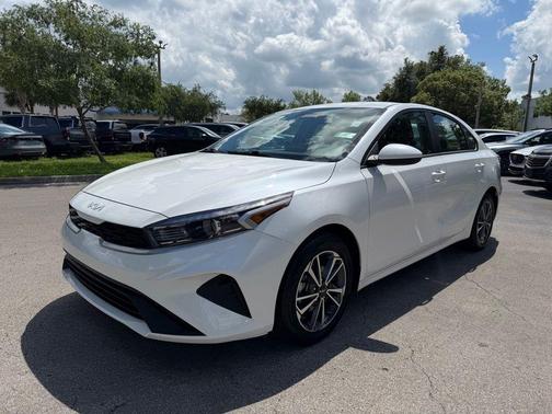Snow White Pearl 2023 Kia Forte LXS