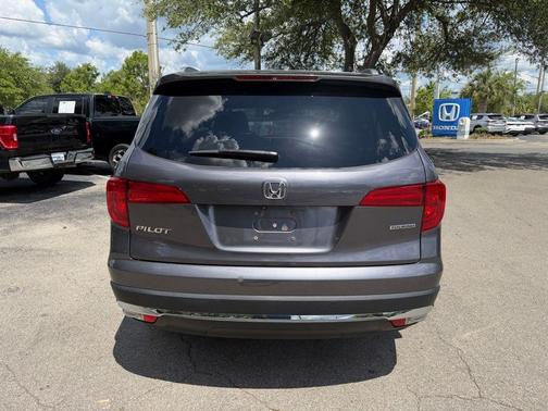 Gray 2017 Honda Pilot Touring