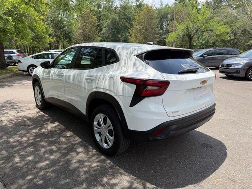 Summit White 2025 Chevrolet Trax LS