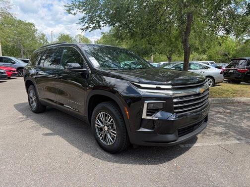 Black Metallic 2025 Chevrolet Traverse LT