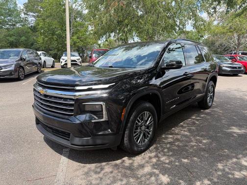 Black Metallic 2025 Chevrolet Traverse LT