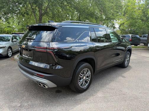 Black Metallic 2025 Chevrolet Traverse LT
