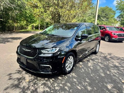 2023 Chrysler Pacifica Touring-L